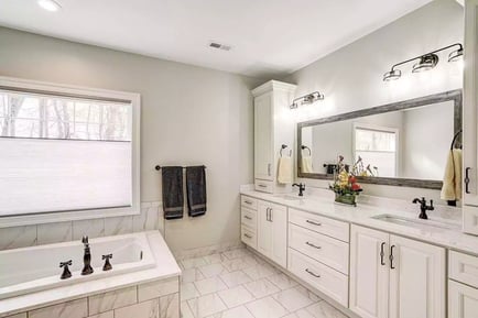 Ivory-Colored-Bathroom_compressed