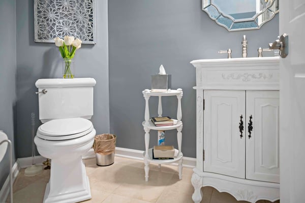 Vintage style small bathroom with grey walls