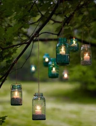 Outdoor-Mason-Jar-Lighting-Projects-1.jpg