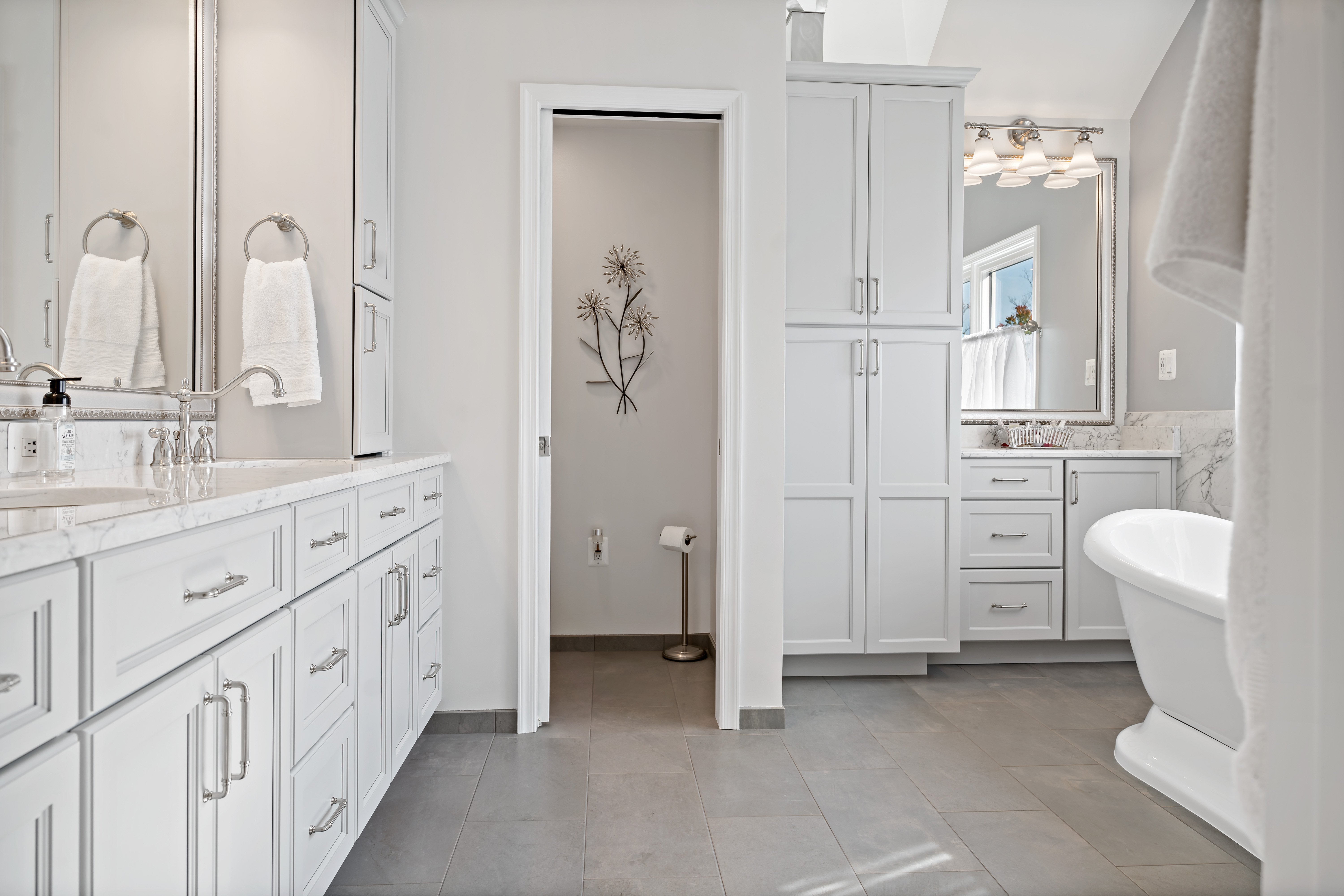 Separate door for toilet in full bathroom