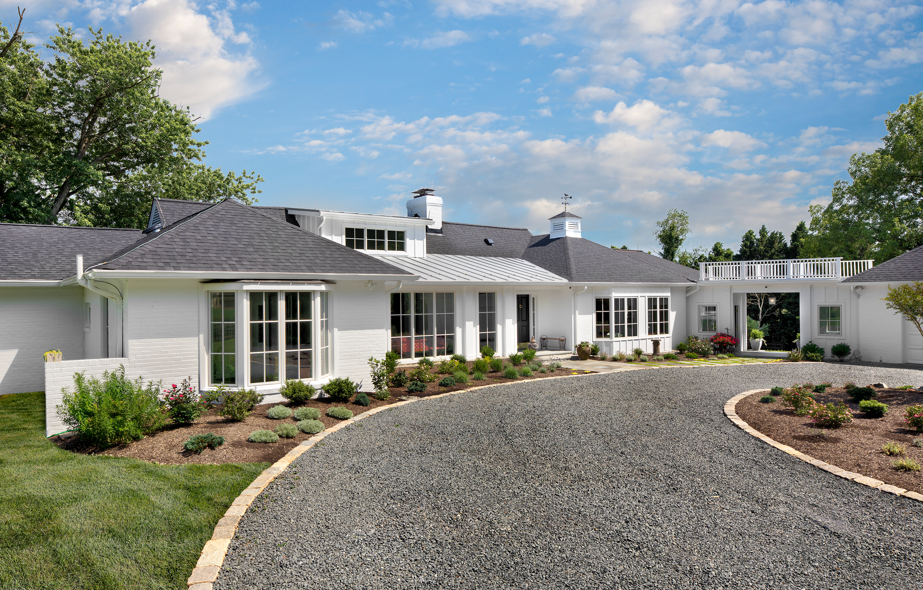 1025_Front_Exterior_F_3000x1919