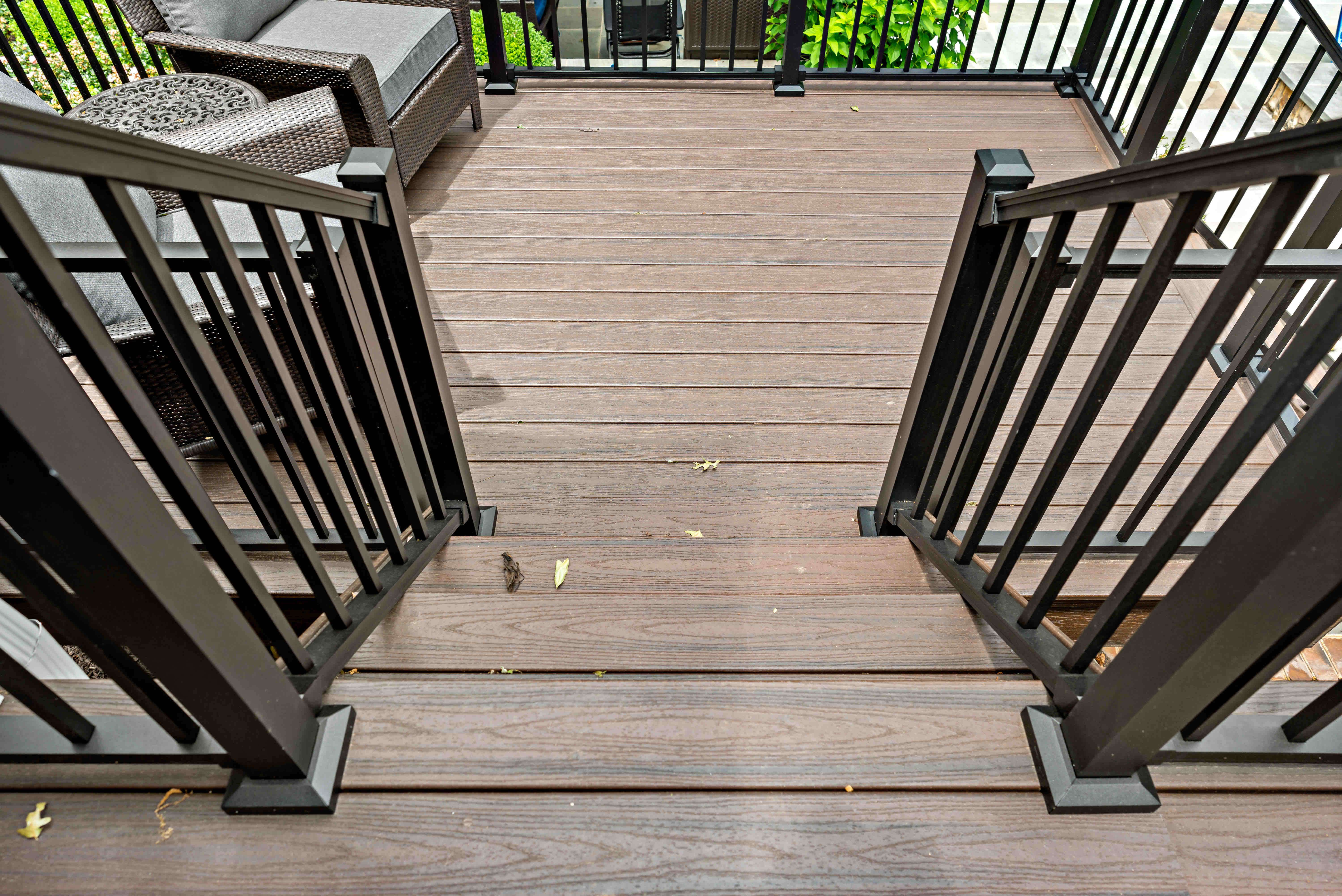 Steps leaving the screened porch to access the outside