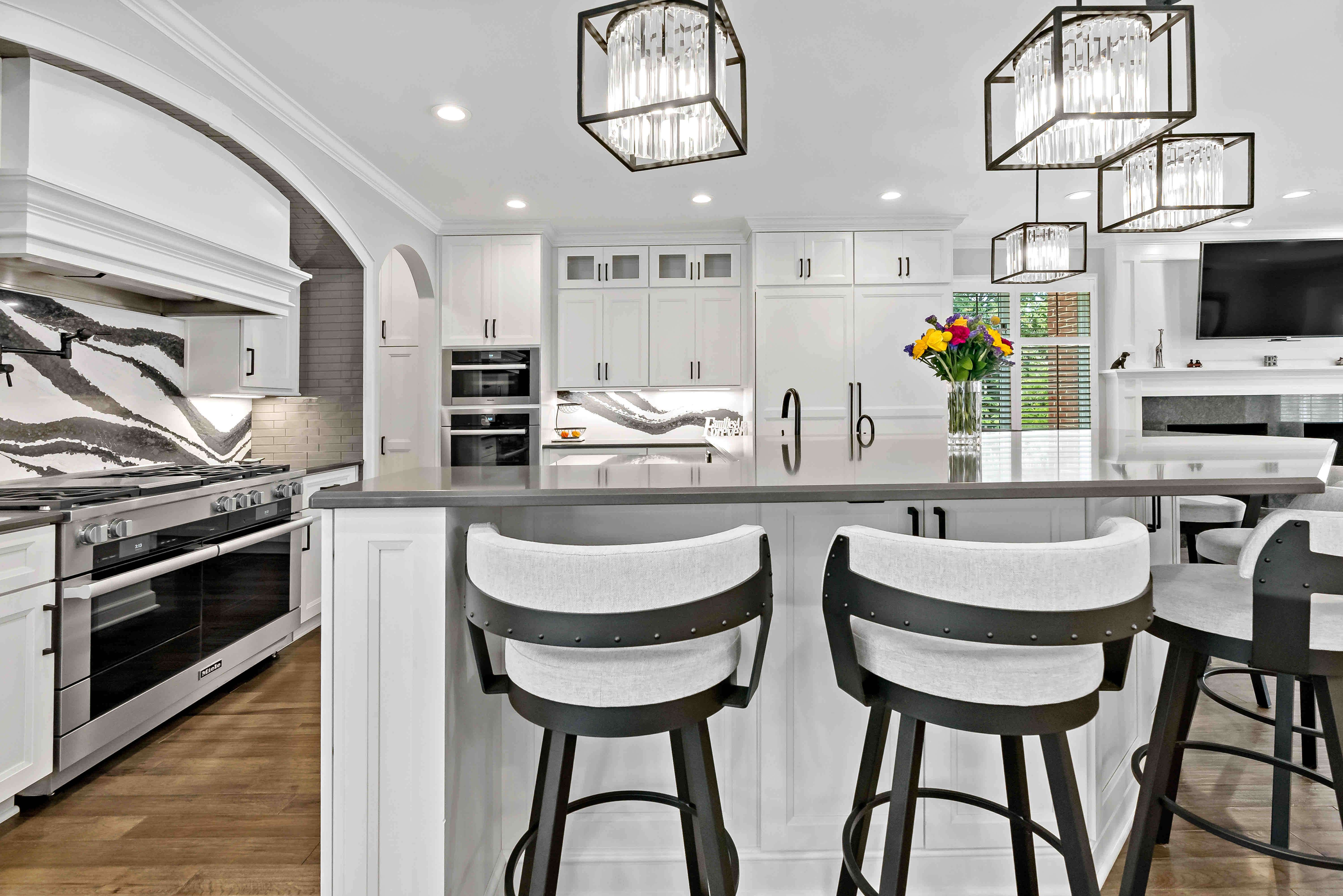 Black and white kitchen island seating