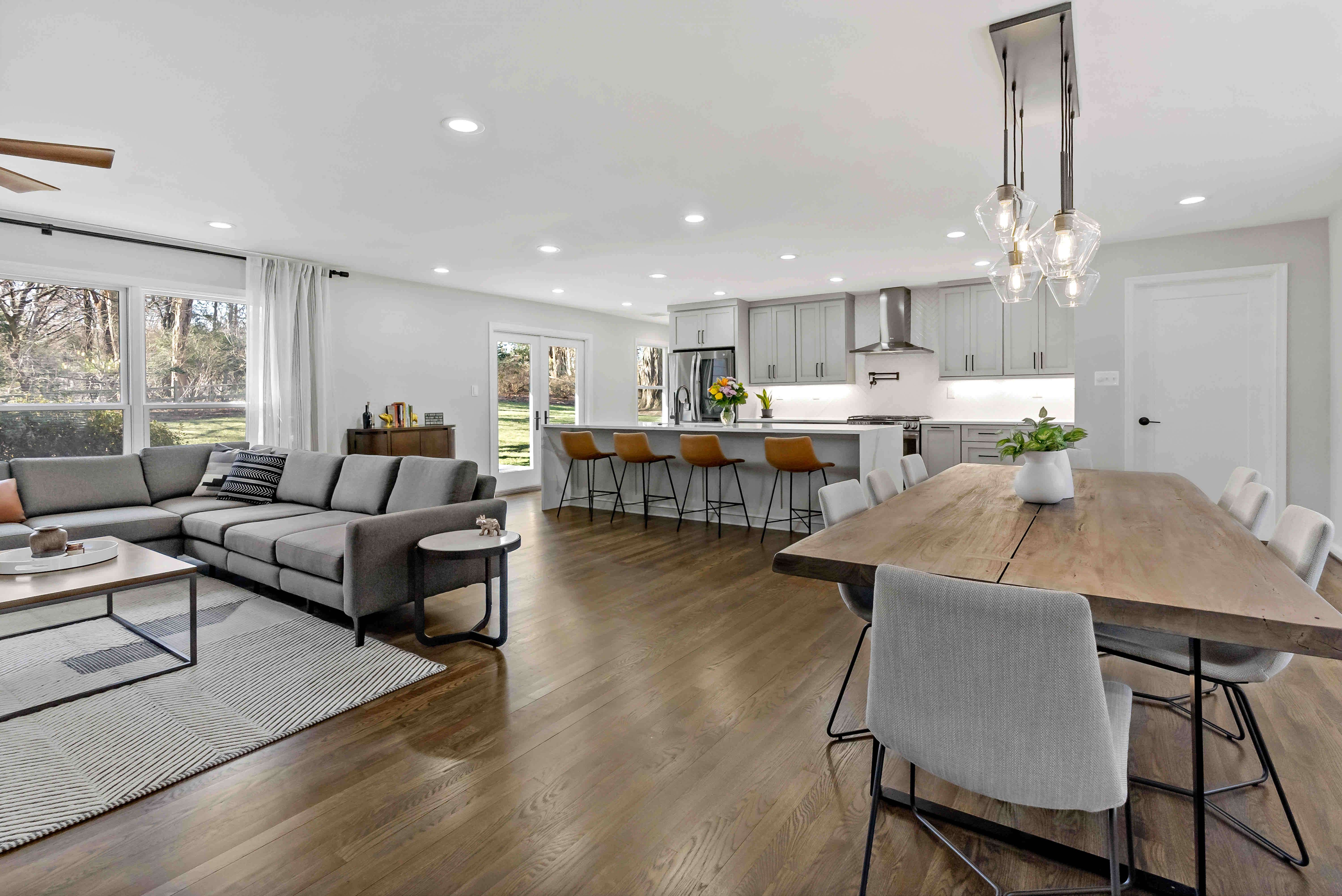 Open space with living room and kitchen table
