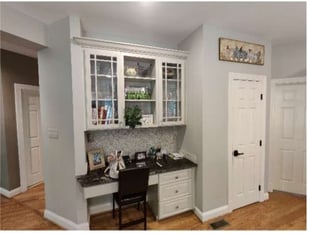 Desk space in kitchen before remodel