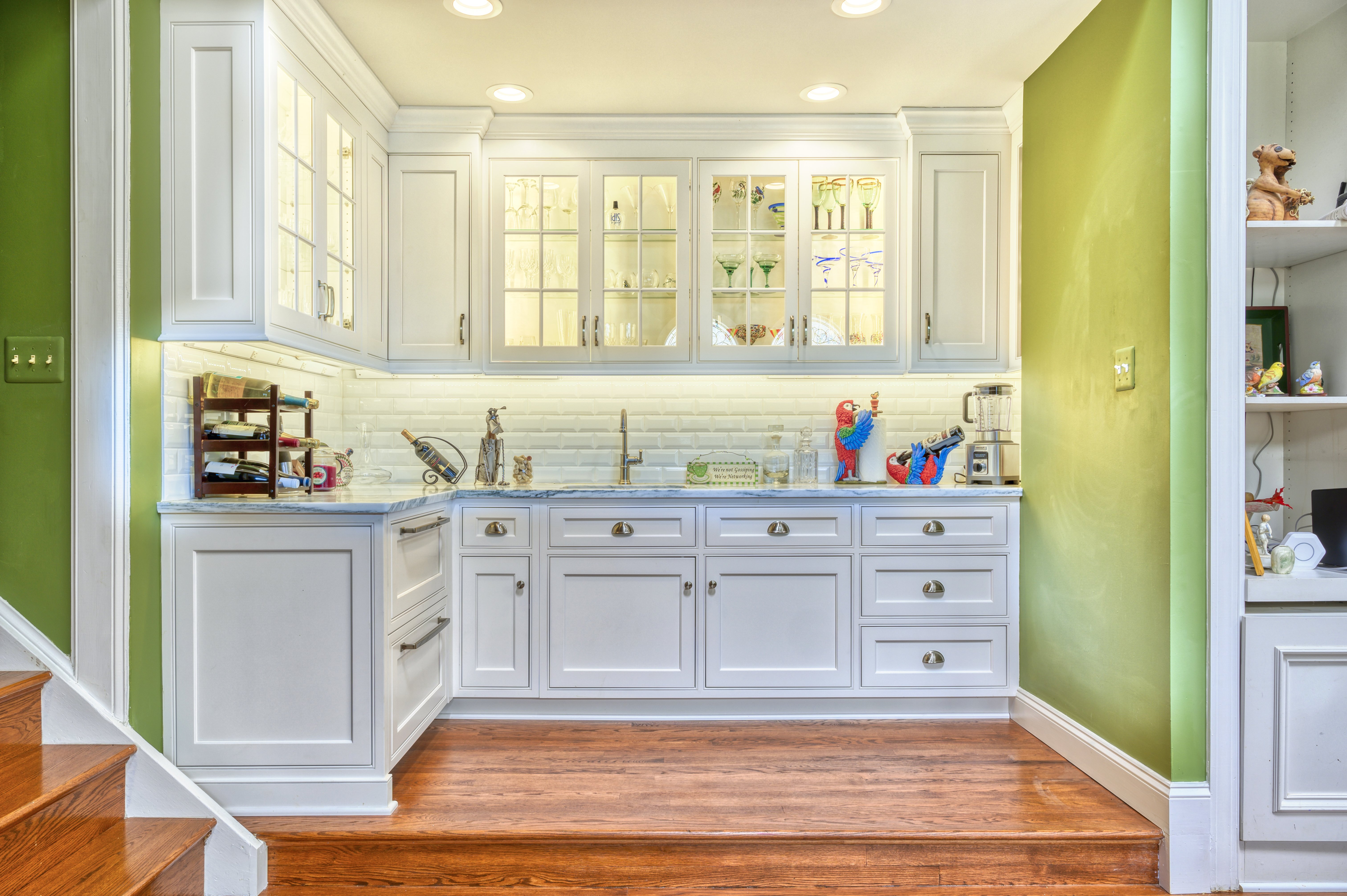 White see-through glass cabinets in kitchen