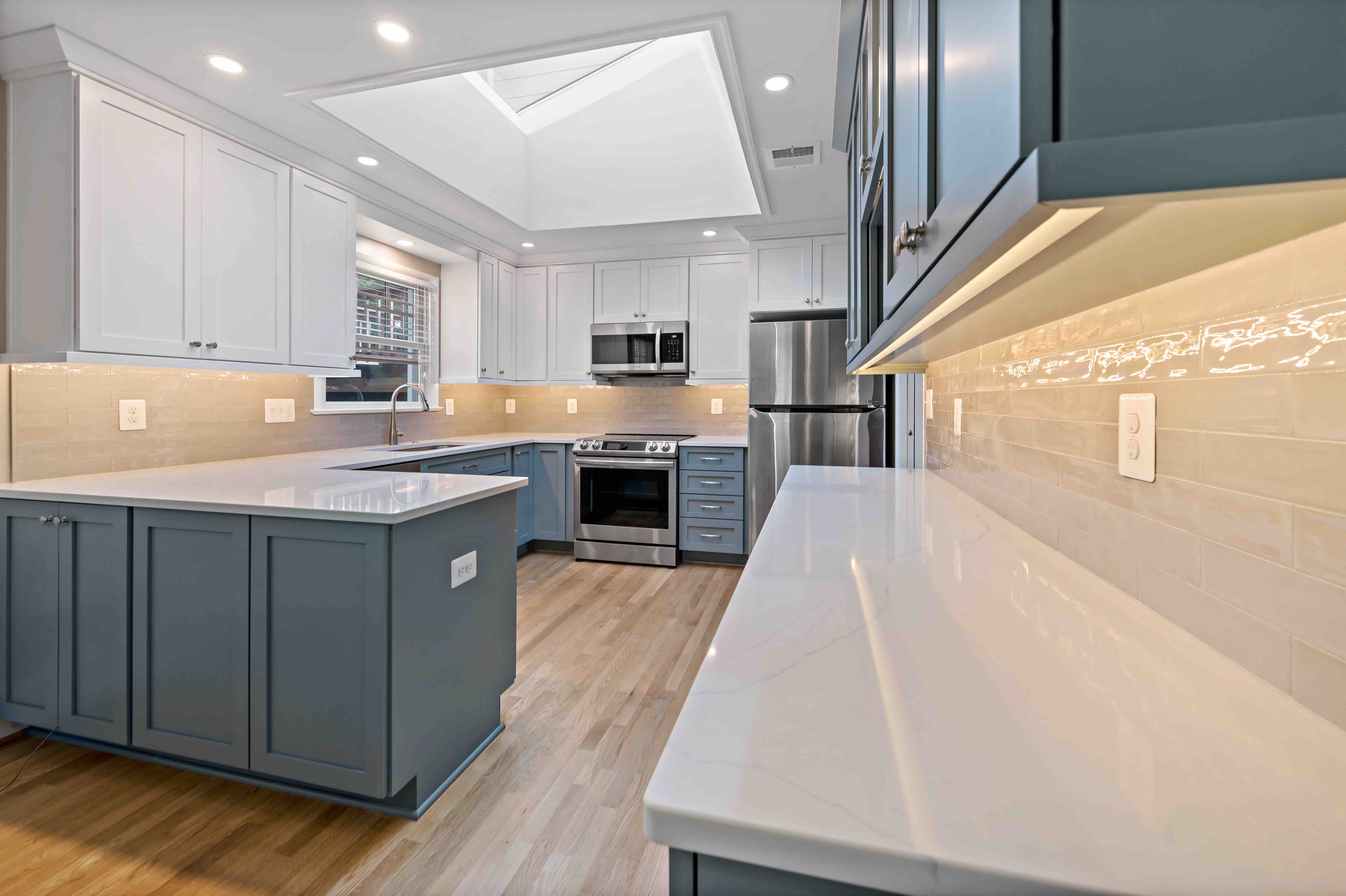 L shaped kitchen counterspace 
