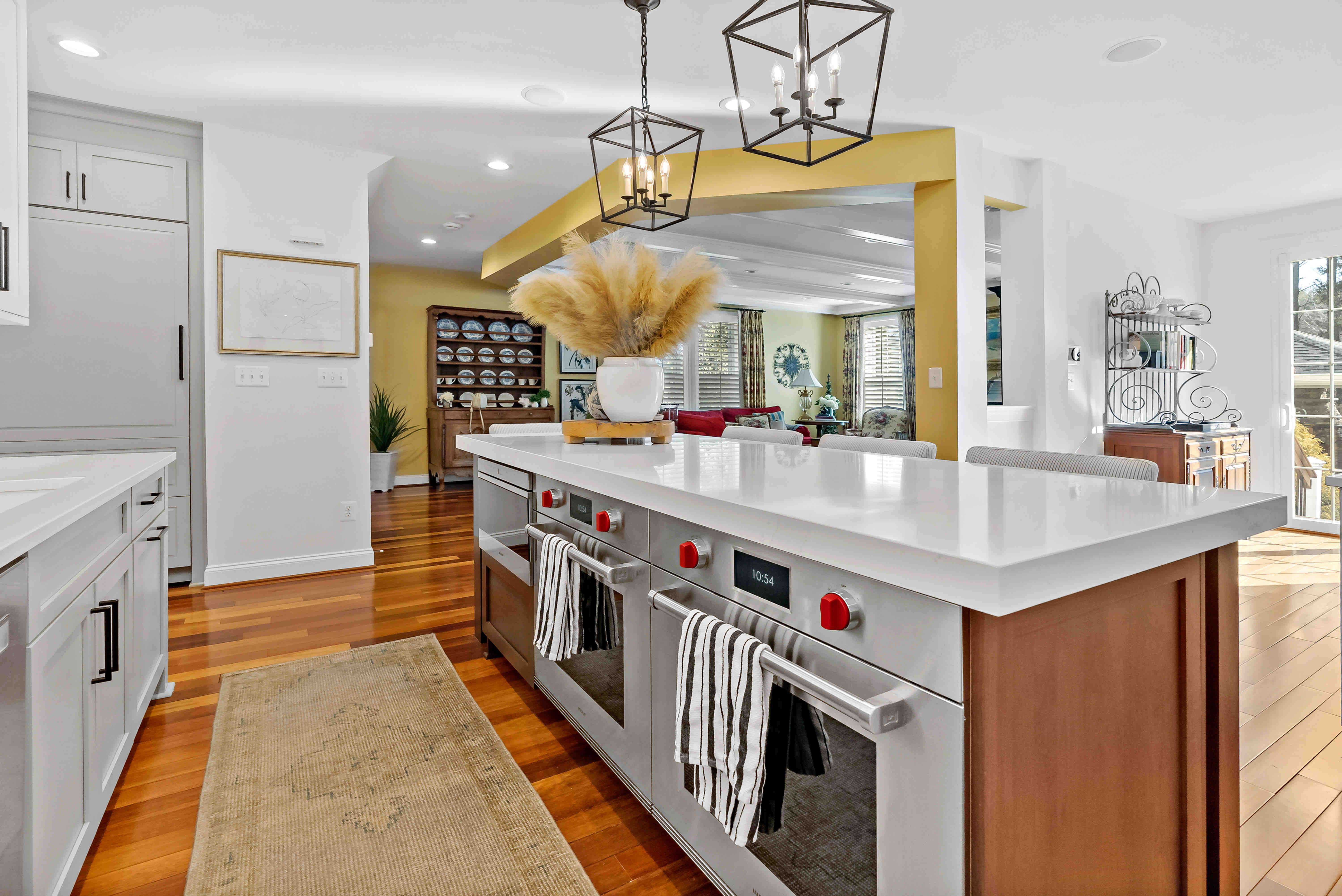 Square pendant lighting above kitchen island