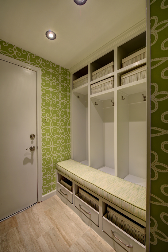Design-Inspiration-Mudroom-Bold-Walls