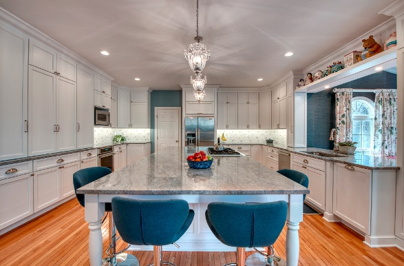 Pop-of-Blue-in-Kitchen-png-600-400
