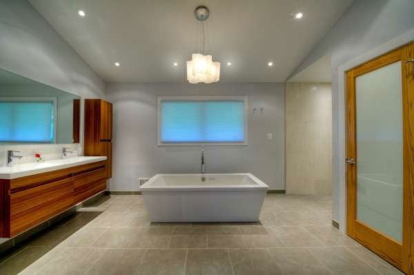 Stunning-Modern-Bathroom