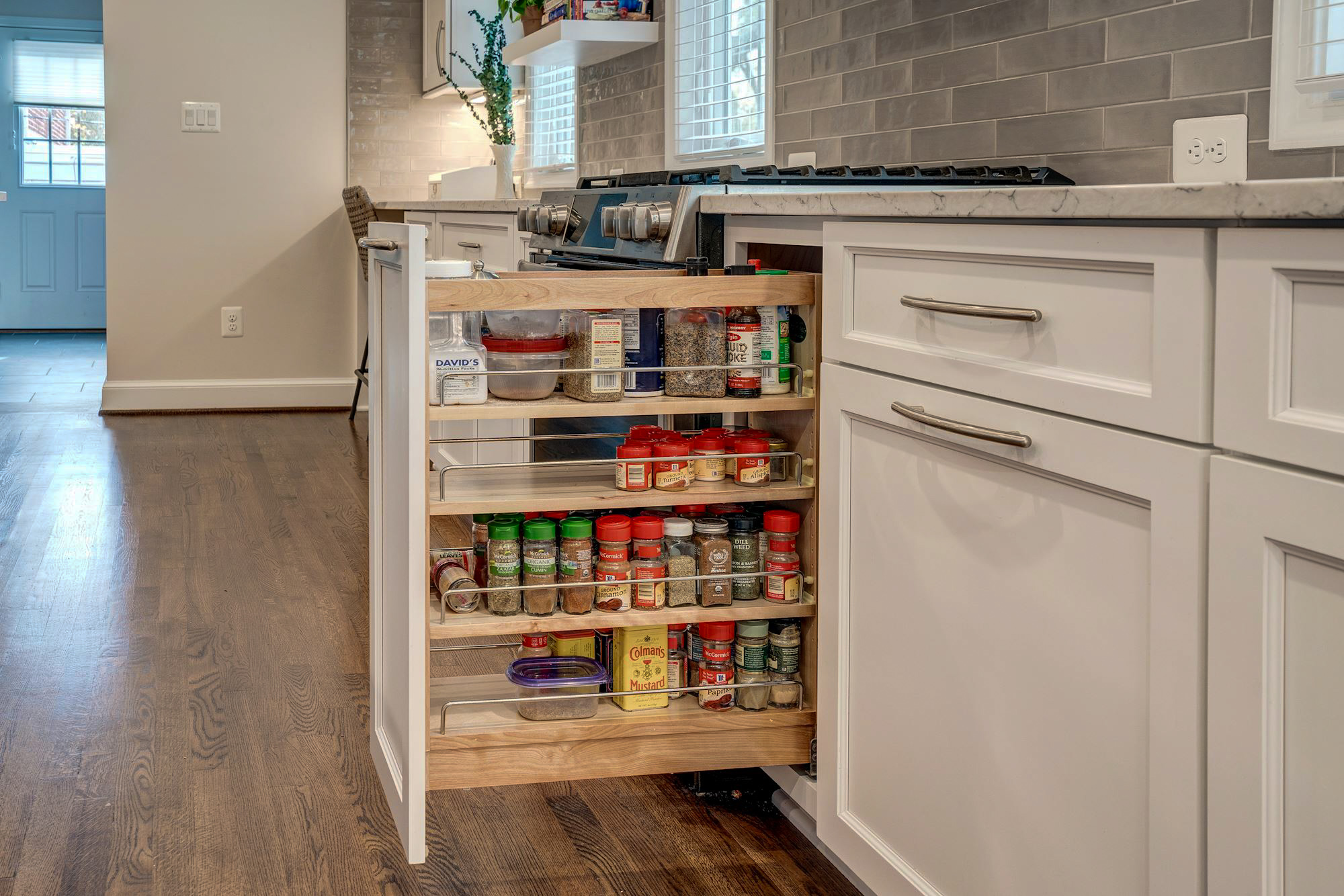 Pull-out vertical drawer for spices near stove