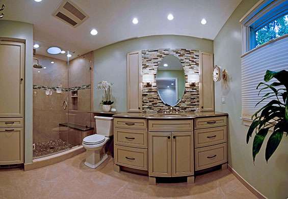 Rich-Warm-Toned-Bathroom-new-compressed