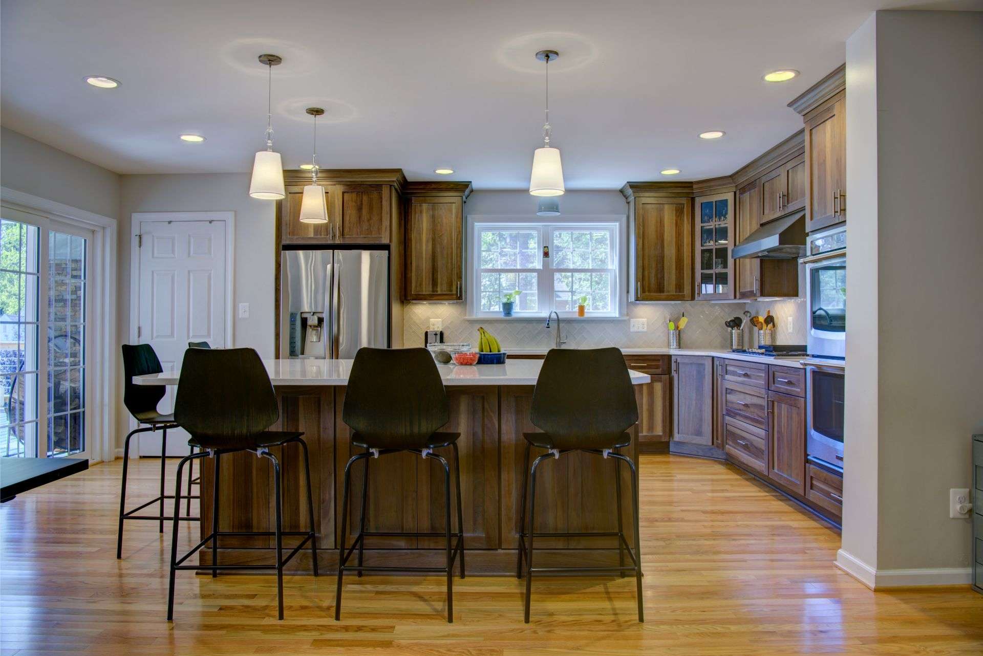 5 Beautiful Kitchen Islands for Entertainers