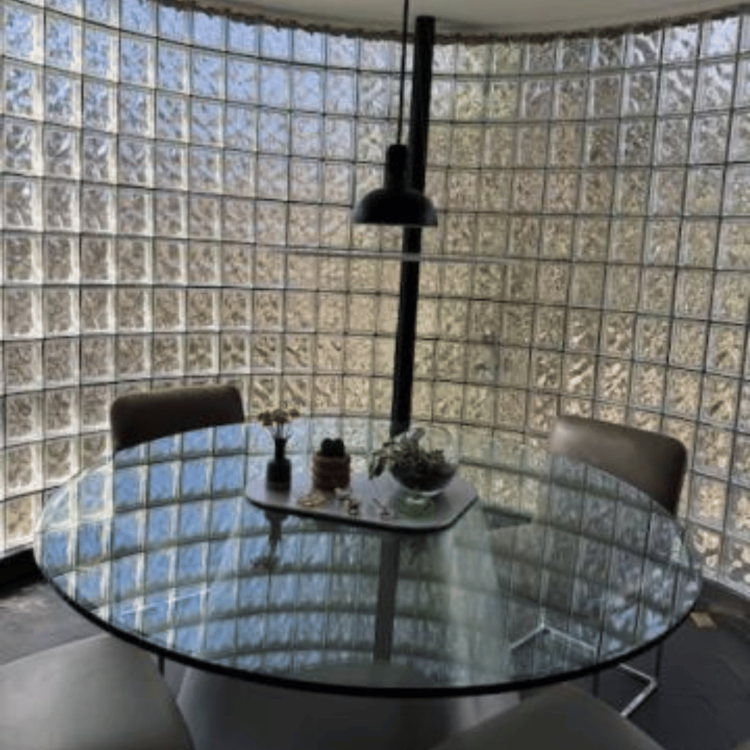 Picture of rounded nook before remodel