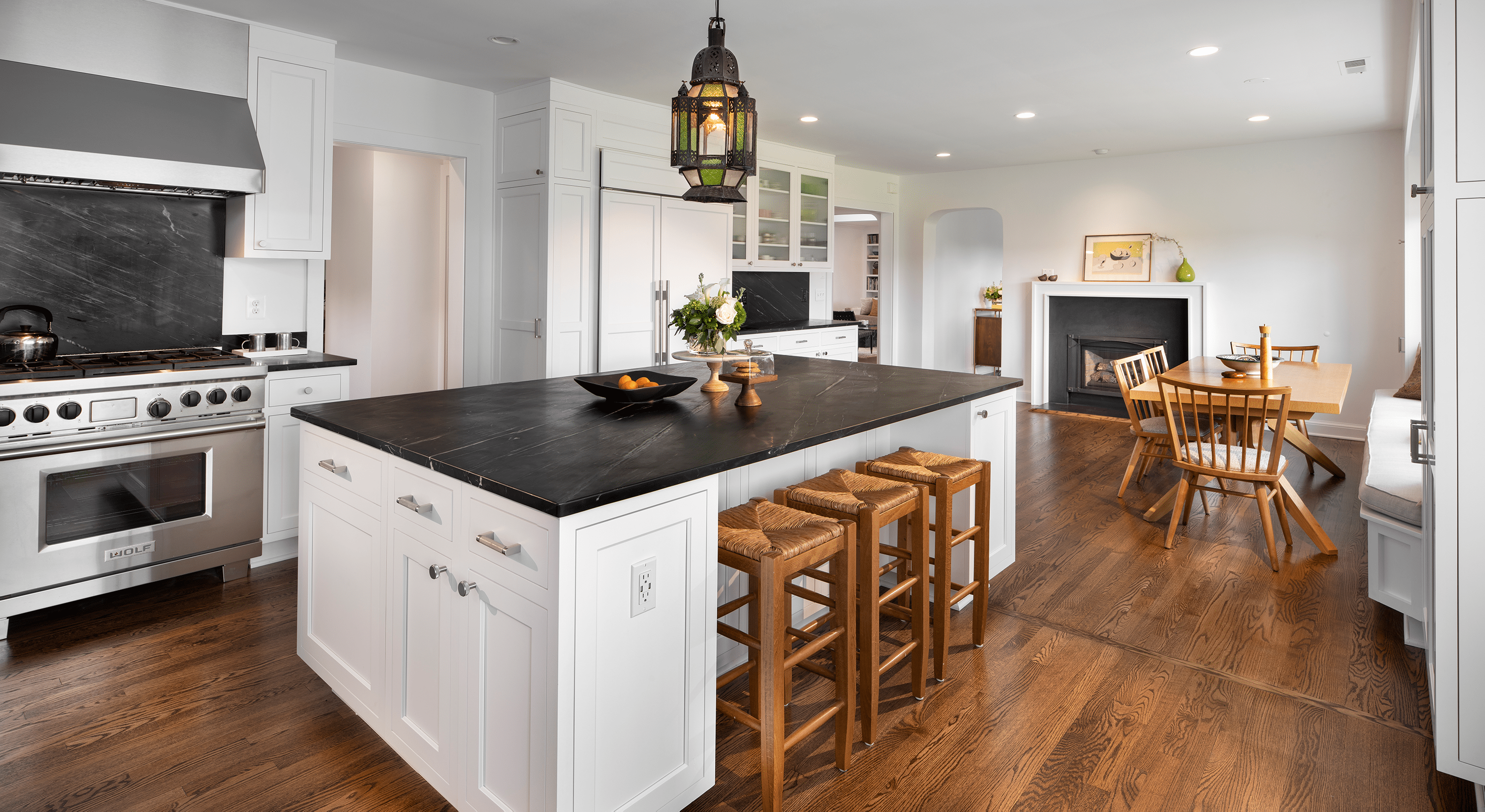 Large kitchen island in black and white kitchen Large kitchen island in black and white kitchen