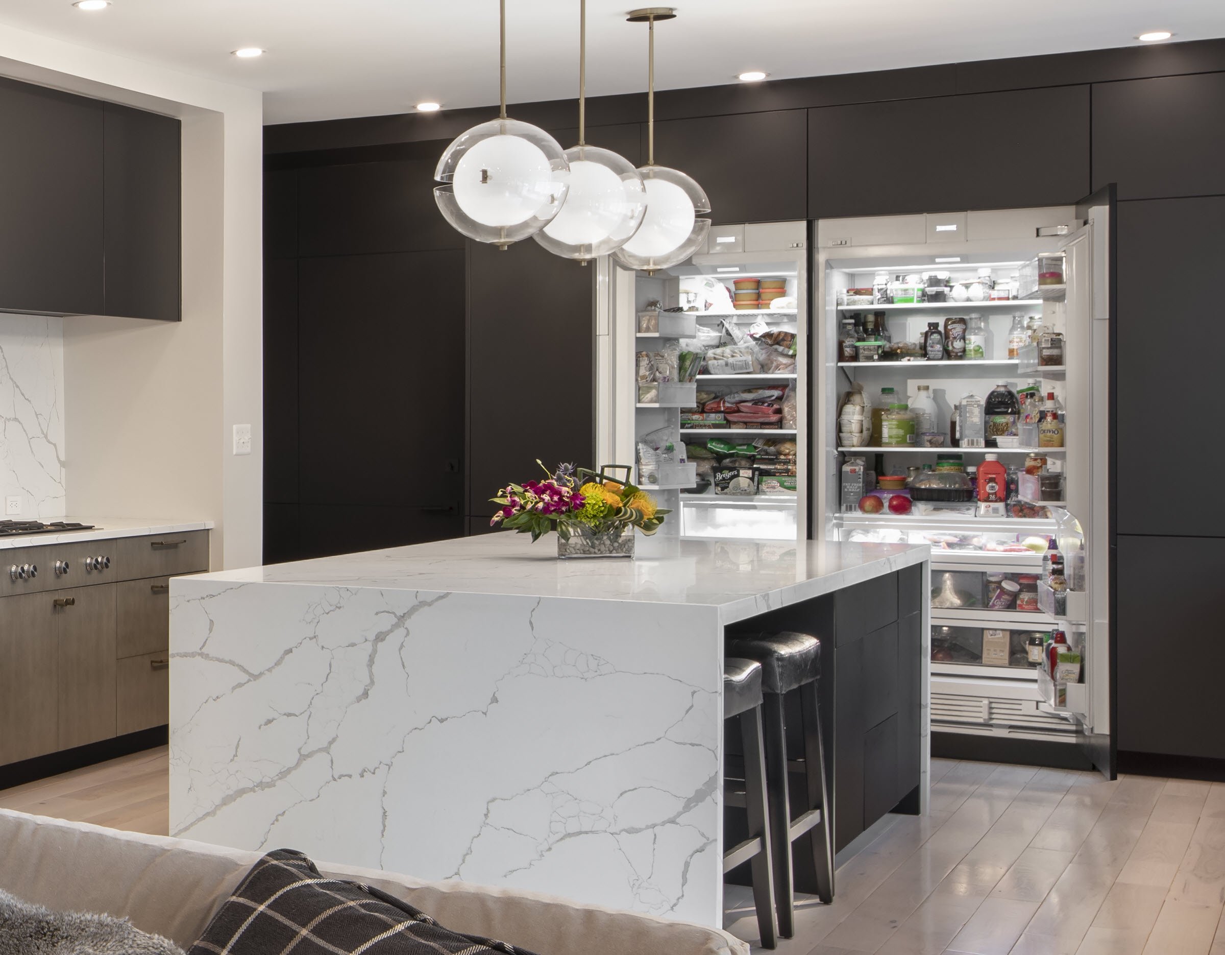 Seamless black wall with fridge and cabinets in kitchen