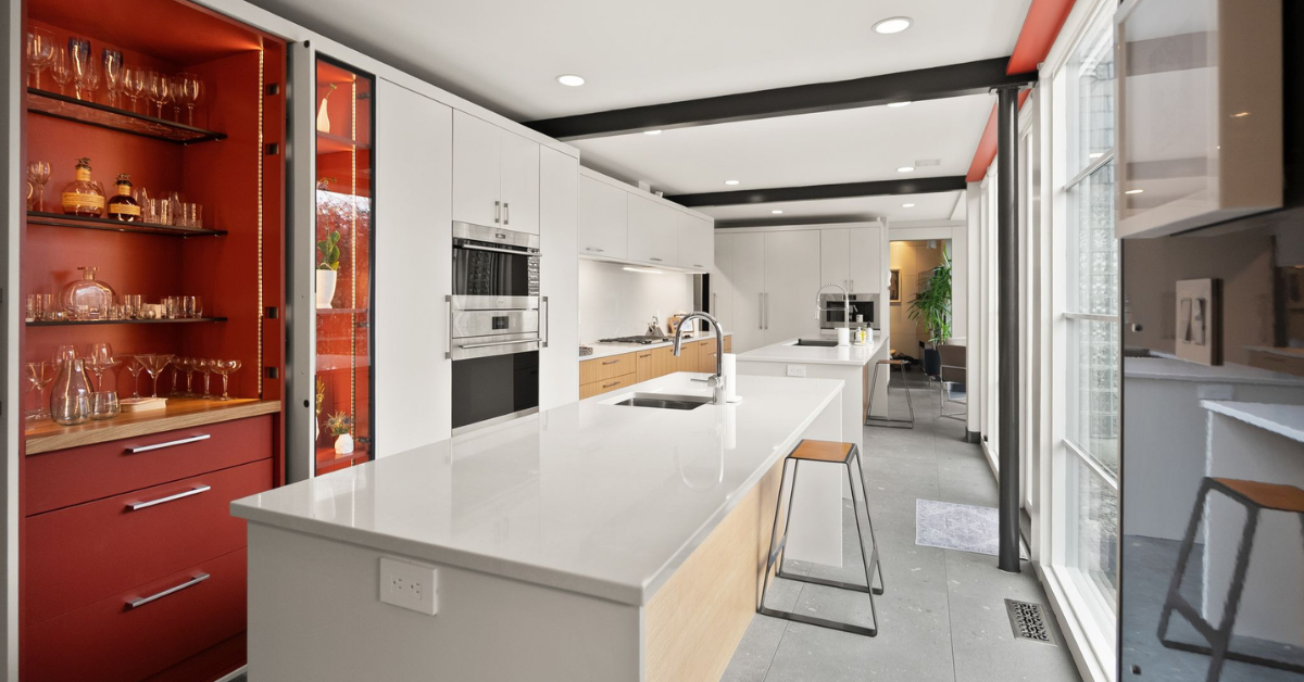 Large, bright, open kitchen perfect for entertaining 